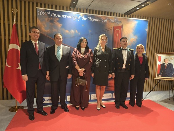 H.E. Murat Tamer, Ambassador of Türkiye to the Republic of Korea, Madam Ganna Tamer, taking a photo, with H.E. Ambassador of Uzbekistan Alisher ABDUSALOMOV 