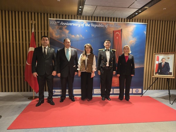 H.E. Murat Tamer, Ambassador of Türkiye to the Republic of Korea, Madam Ganna Tamer, taking a photo with H.E. Ambassador Turkmenistan Begench Durdyyev