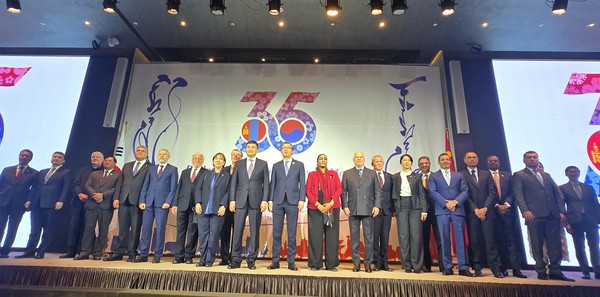 Heads of Diplomatic Missions are taking memorable photo